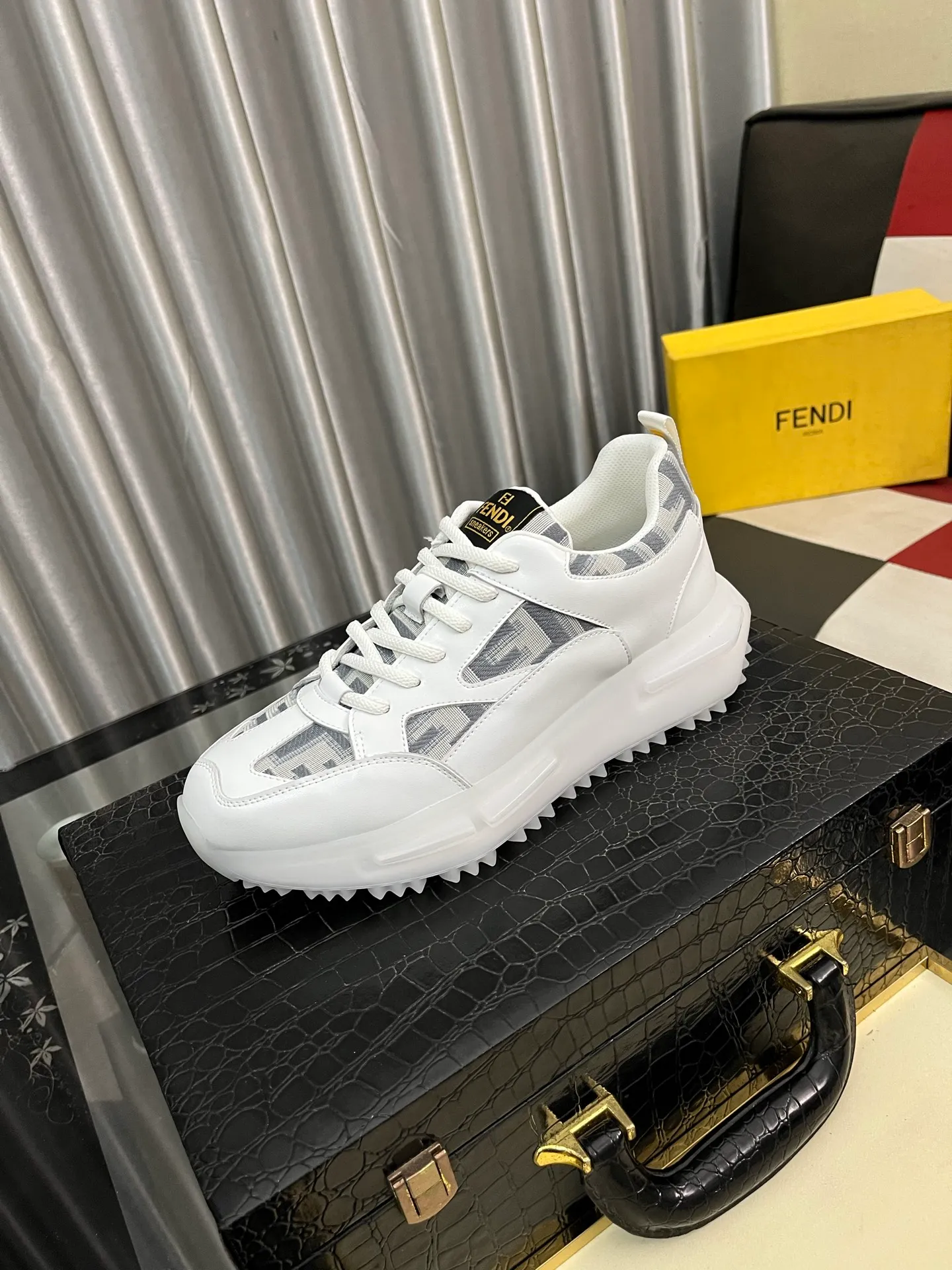 Men's Men's Shoes💰458⌚️⌚️[Fendi] Fendi's latest casual shoes for men! Available at counters simultaneously! A one-to-one replica of the original. All imported official website one-to-one cowhide fabric. The interior is made of top-grade sheepskin, and the original factory-supplied rubber outsole is used. Leading new fashion concepts. Matching code: 38-442️⃣Colors available